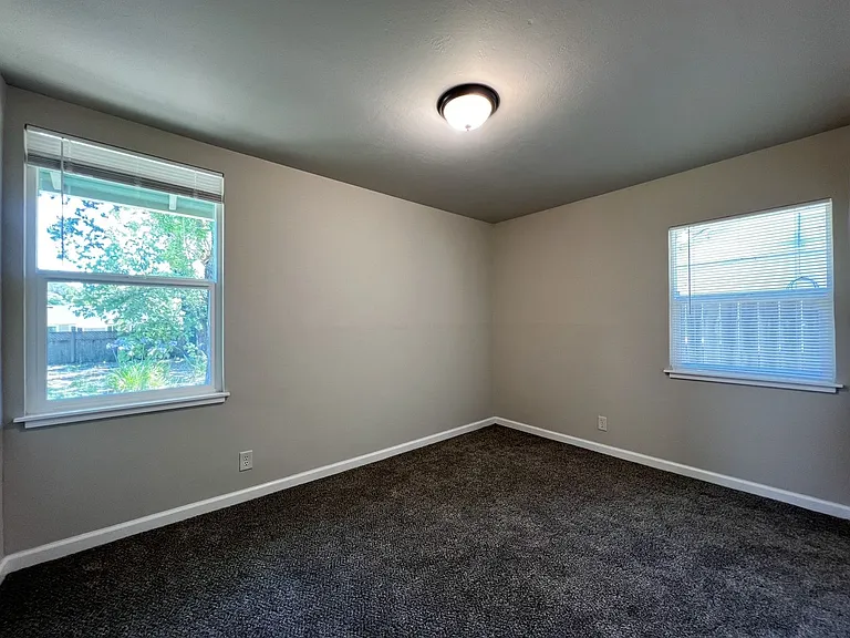 2105 Locust St — Photo 20