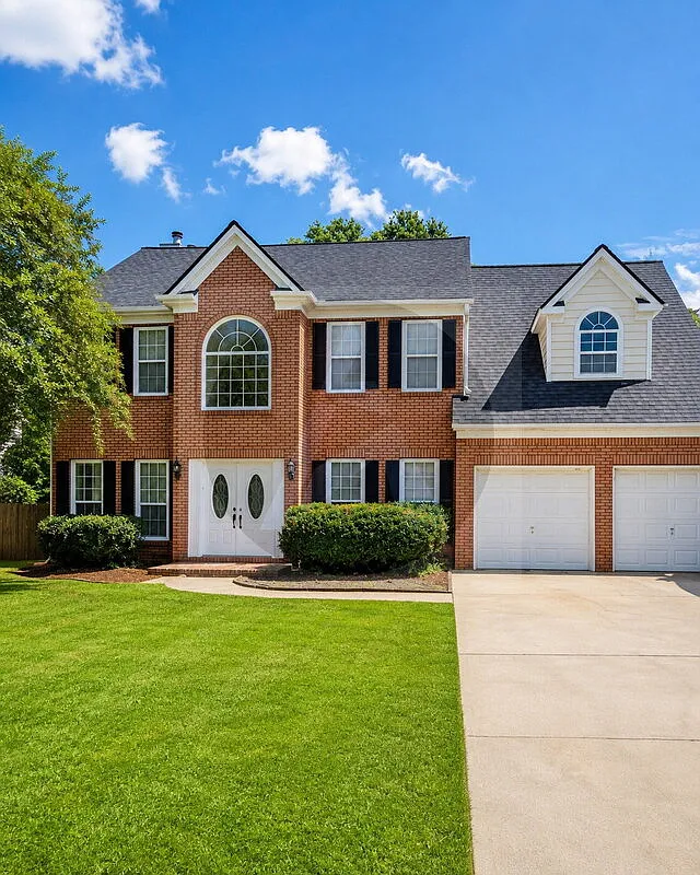 4 bed, 2.5 bath, 2796 sqft, $2,750 — Photo 1