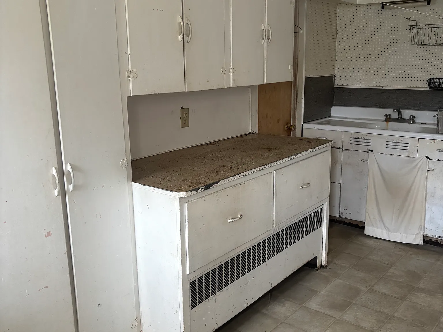 4 bed, 2800 sqft, $1,200 — Photo 2