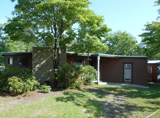 143 Eagle Point Rd, Cross, SC 29436