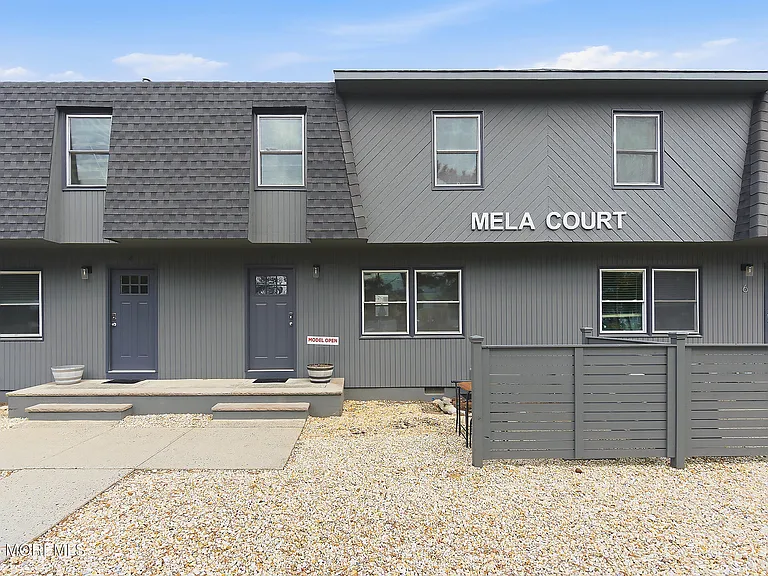 75 Grand Central Ave #6 — Photo 4
