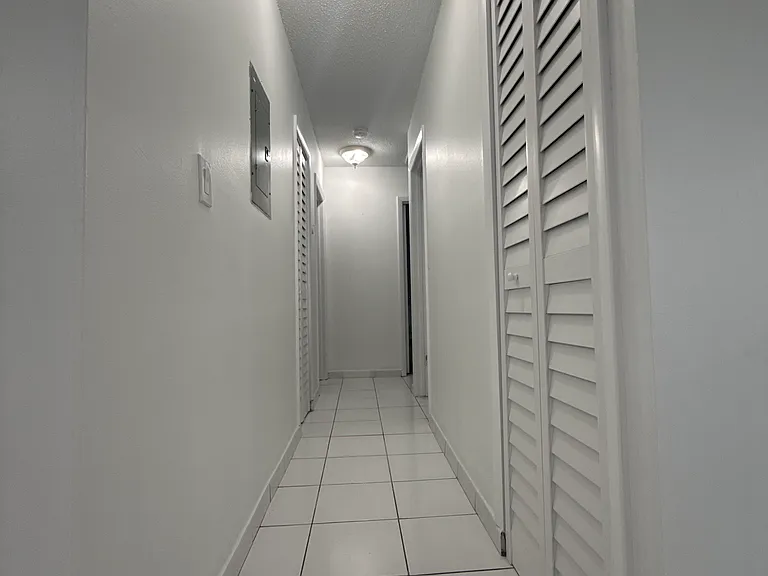 8307 SW 10th Ter — Photo 10