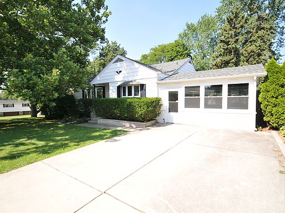 4th image of 9648 Mansfield Ave