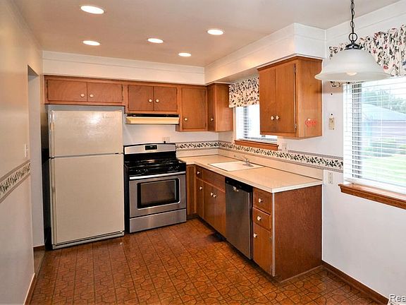 5th image of 9653 Kinloch Ave