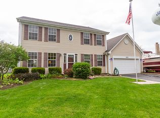 1075 Oak Wood Dr, Carol Stream, IL