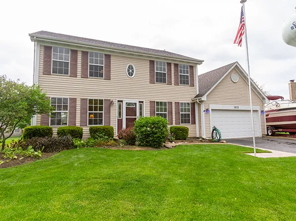 1075 Oak Wood Dr, Carol Stream, IL 60188