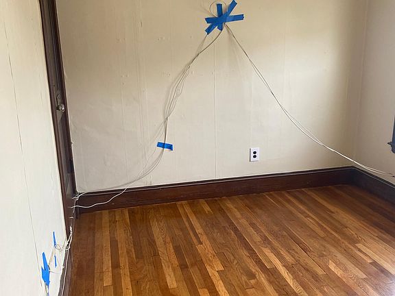 Bedroom/office no closet