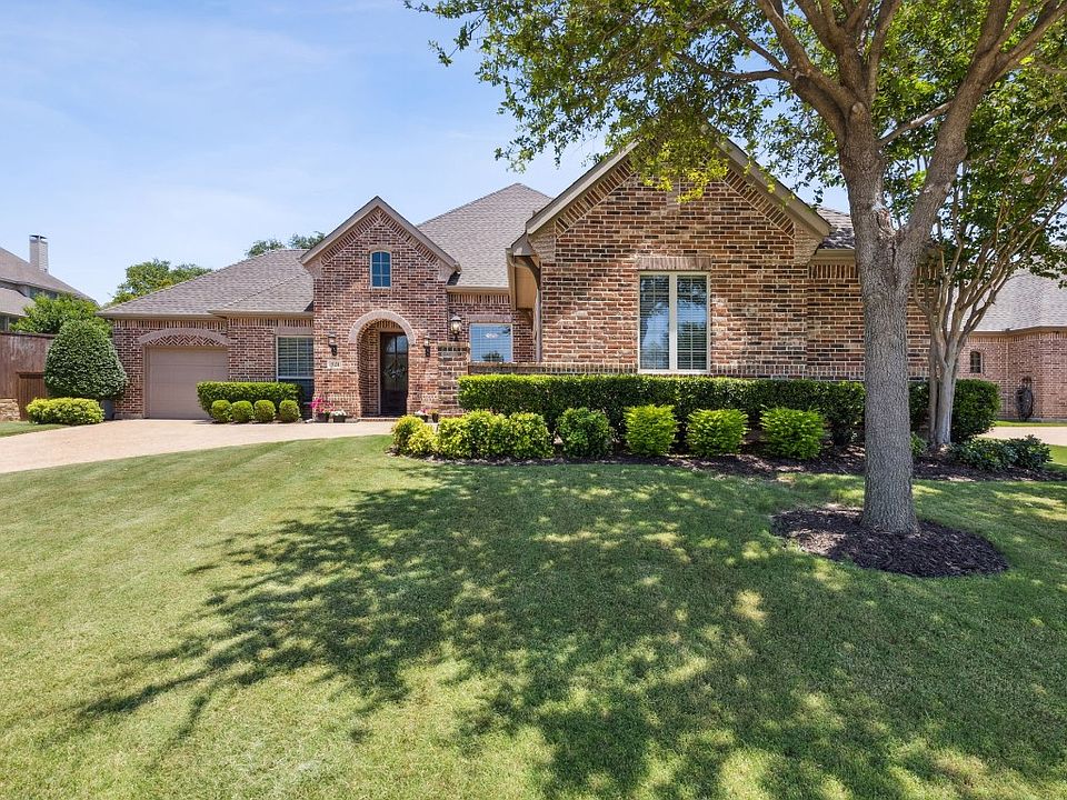 1st image of 921 Hawthorn Dr