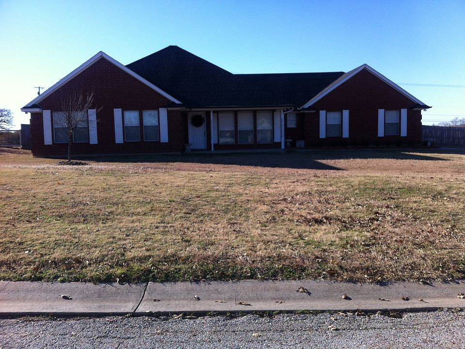 1st image of 610 Grand Oaks Ct