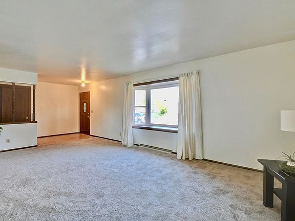 2nd image of 522 Sheridan Dr