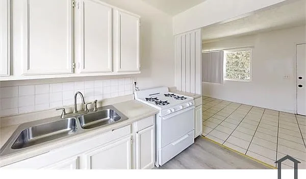 3348 Santa Fe Ave #2