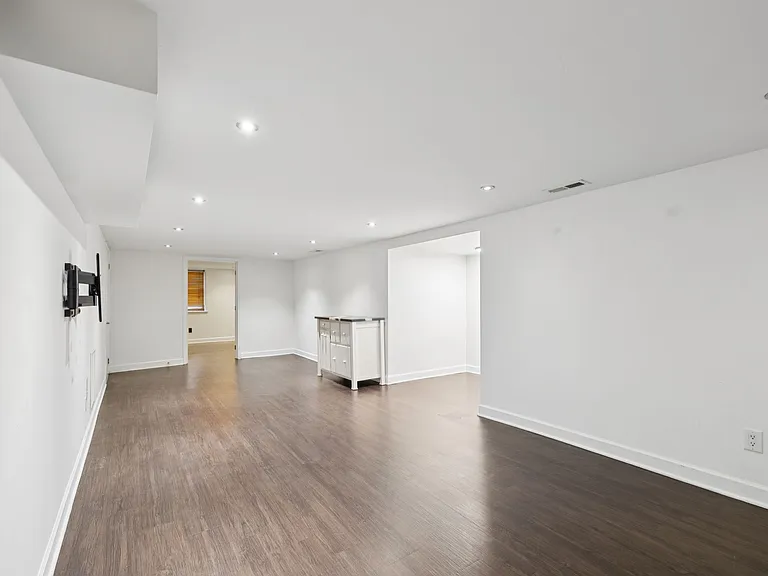 589 Highcrest Dr — Photo 17