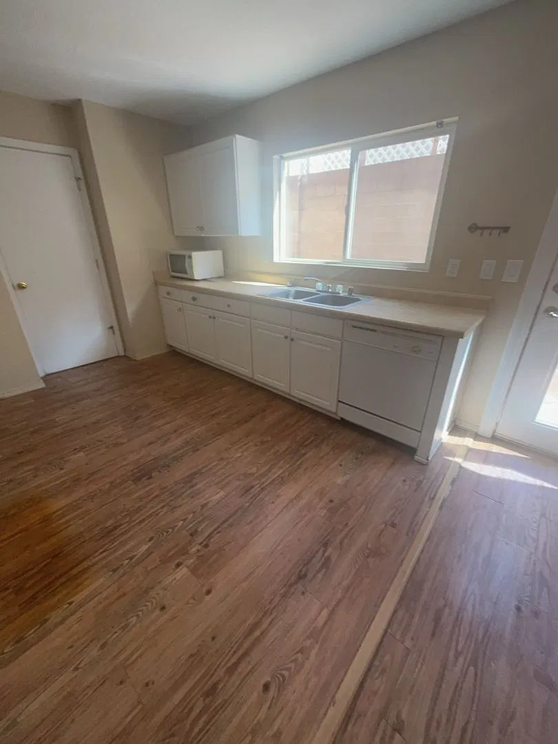 3 Bedroom, 3 Bathroom Home! Schedule a Showing! — Photo 4