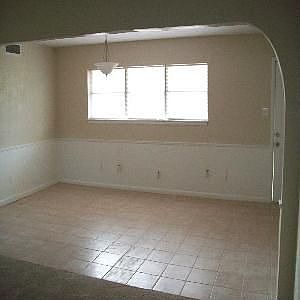 4th image of 5308 Odessa Ave