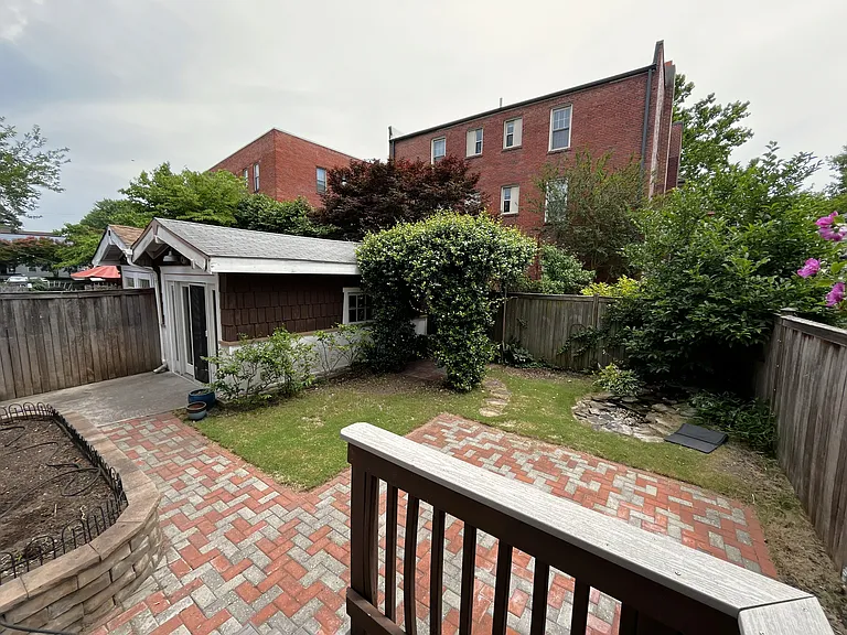917 Gates Ave — Photo 25