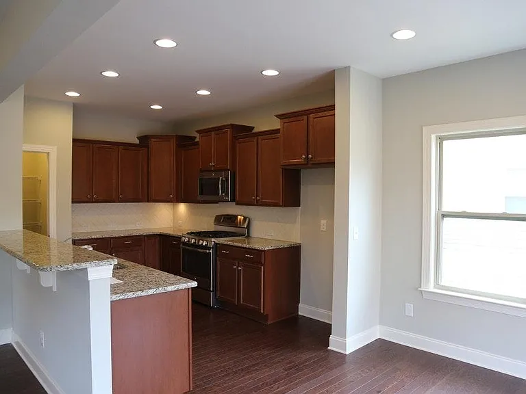 836 Poplar St — Photo 25