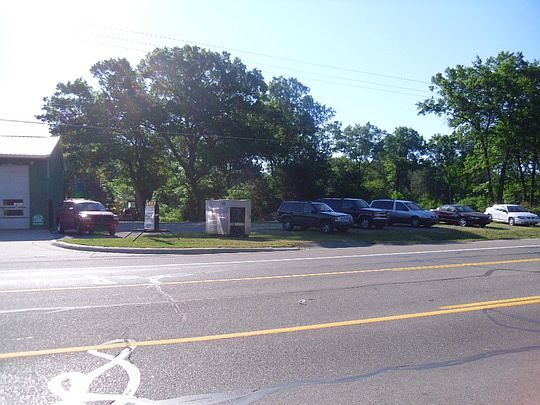4th image of 3592 N Clare Ave