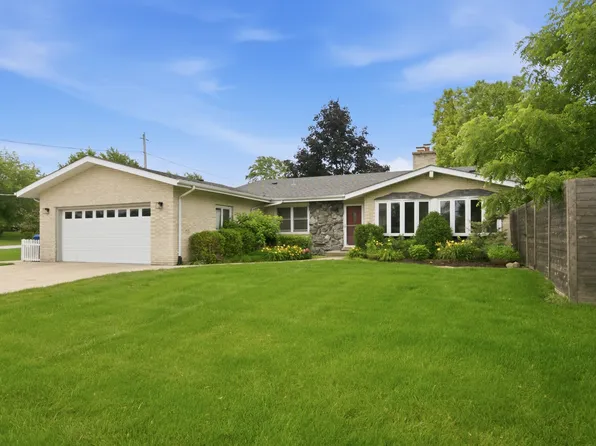 8401 W 85th St, Hickory Hills, IL 60457