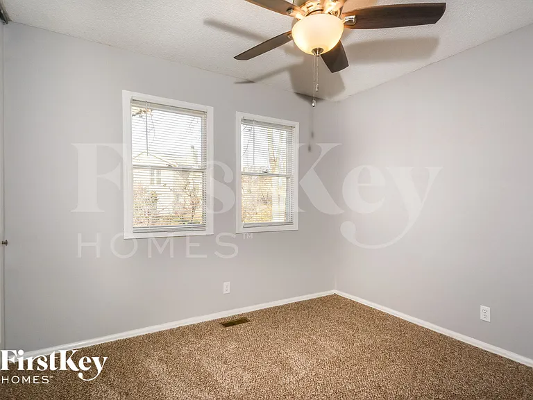 213 Hollyberry Ct — Photo 11