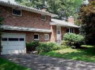 17 Lacy Ln, Loudonville, NY 12211