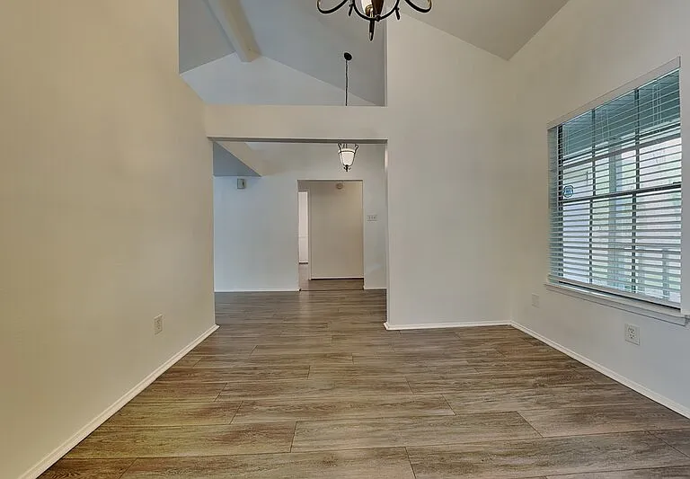 8614 Lake Crystal Dr — Photo 3