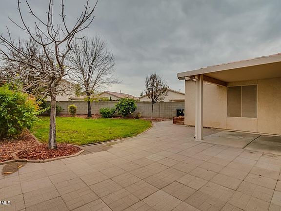 Backyard view 20161229001747404231000000