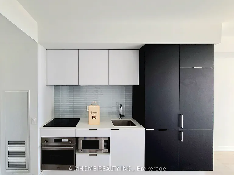 33 Helendale Ave #1613 — Photo 5