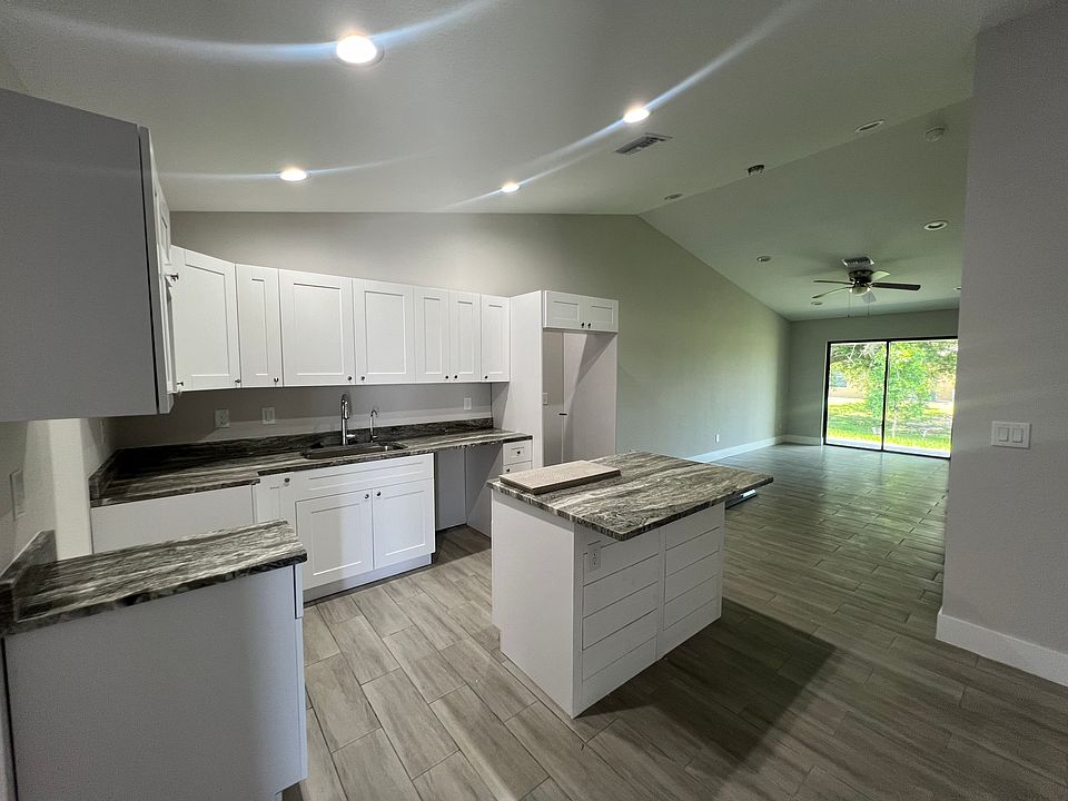 2nd image of 4579 Golfview Blvd