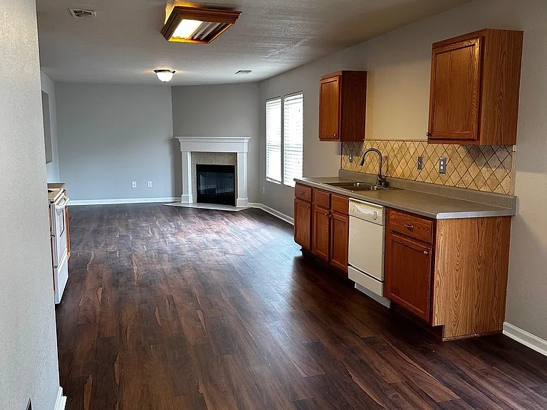 117 Brockton Dr — Photo 8