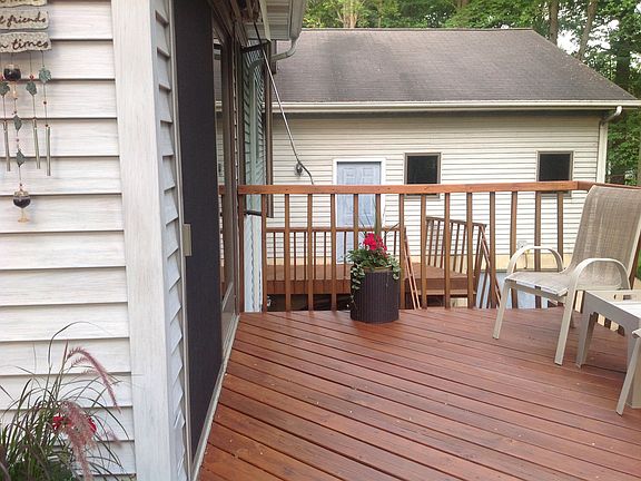 Upper level side deck