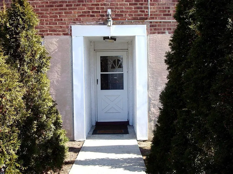 79 N Broadway #E — Photo 4