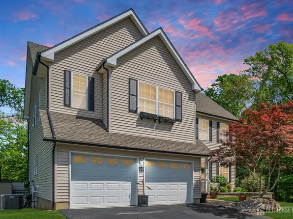 37 Helene St, Old Bridge, NJ 08857