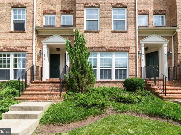 9812 Pickens Pl, Manassas Park, VA 20111
