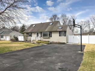 19 Elm Rd, Pompton Plains, NJ 07444
