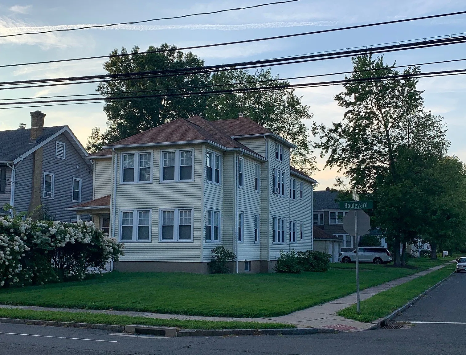 3 bed, 1300 sqft, $2,700 — Photo 1