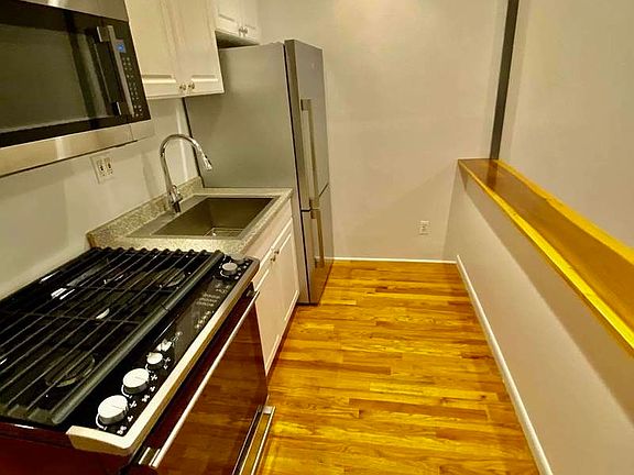 4th image of 1498 3rd Ave #5N