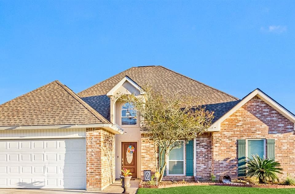 1st image of 26520 Parkwood Dr