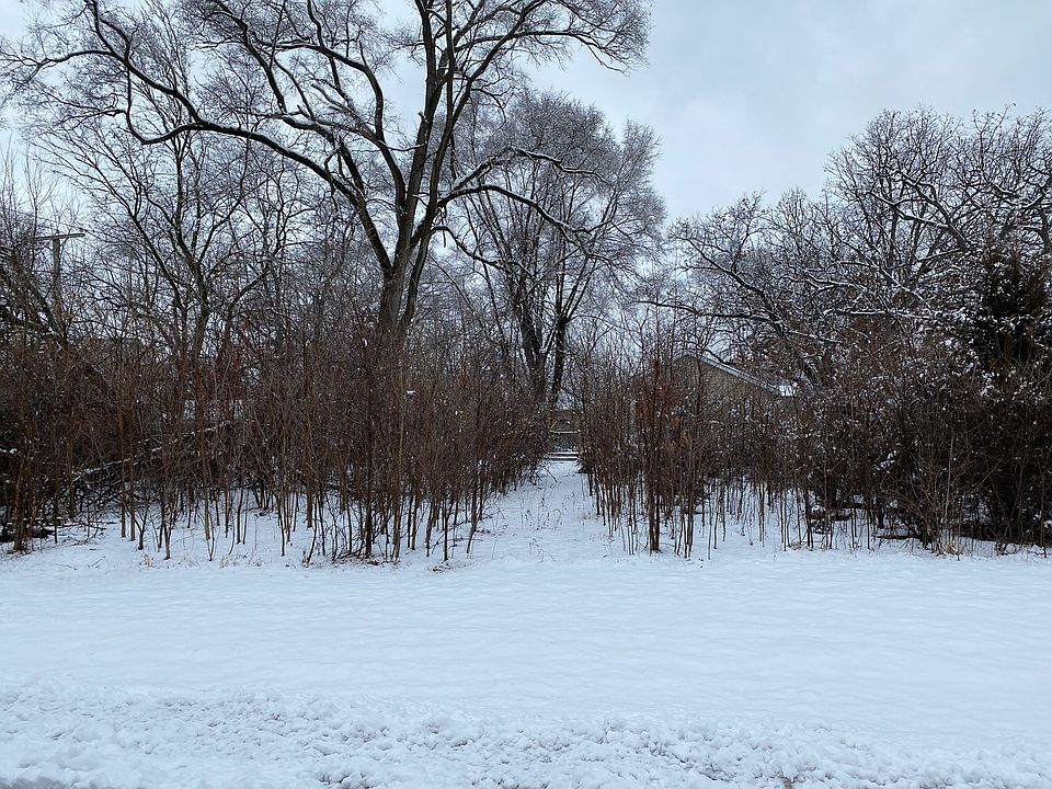 2nd image of 411 Lily Lake Rd N