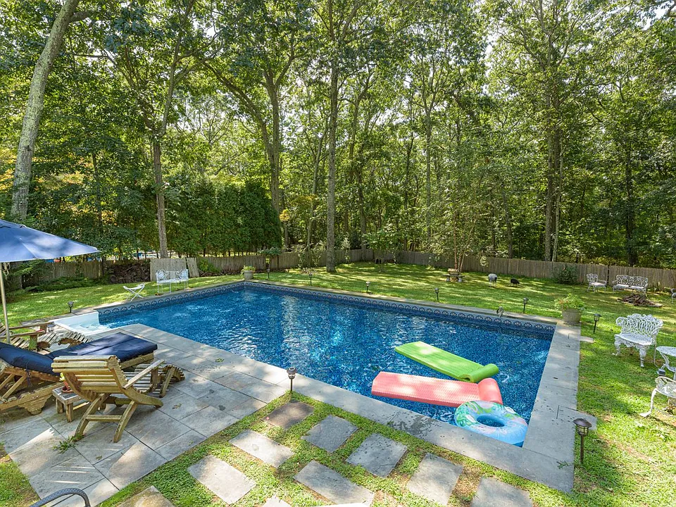 36 Roses Grove Rd