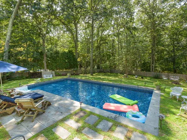 https://photos.zillowstatic.com/fp/1f03448885054183f881f29f75f2613e-p_e.webp