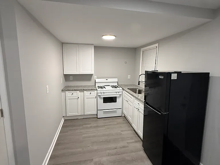 2047 Cliffton Ter — Photo 25