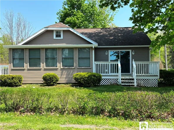 10082 Patterson Ln, Fredonia, NY 14063