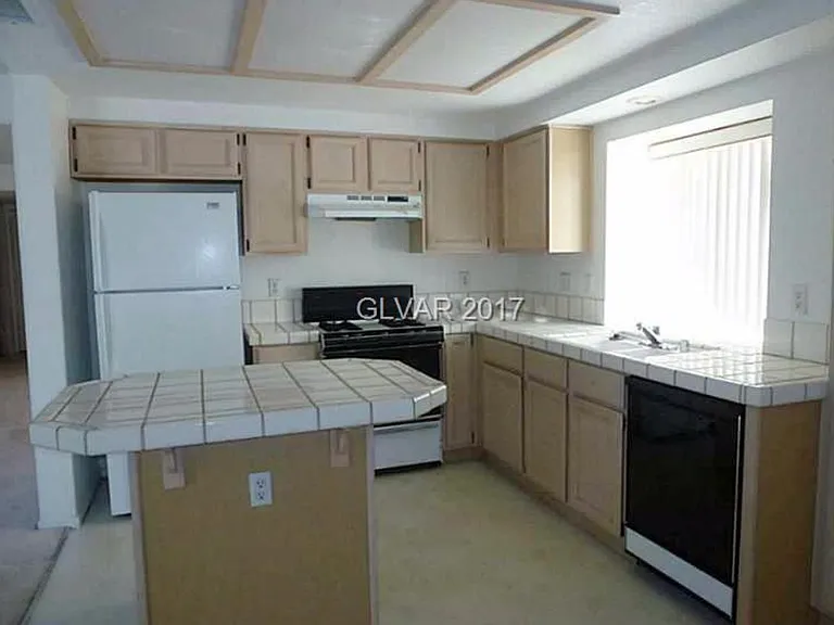 2421 Twin Flower Cir — Photo 2