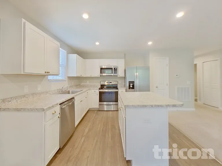 137 Portchester Ln — Photo 5