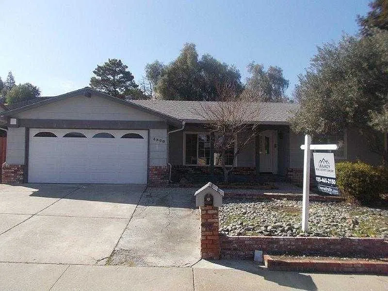 4300 Suzanne Dr photo 1
