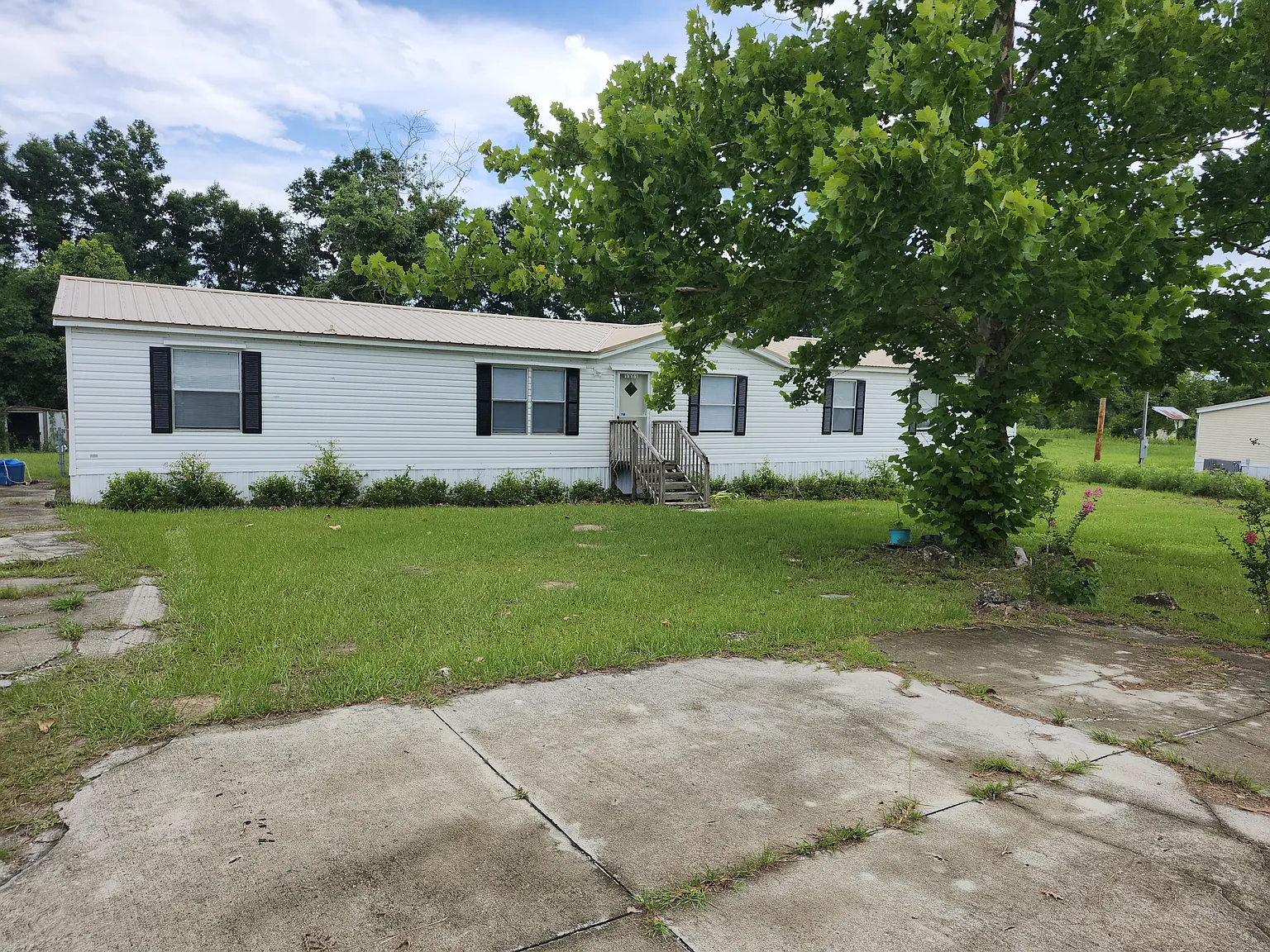 4 bed, 1600 sqft, $1,700 — Photo 1