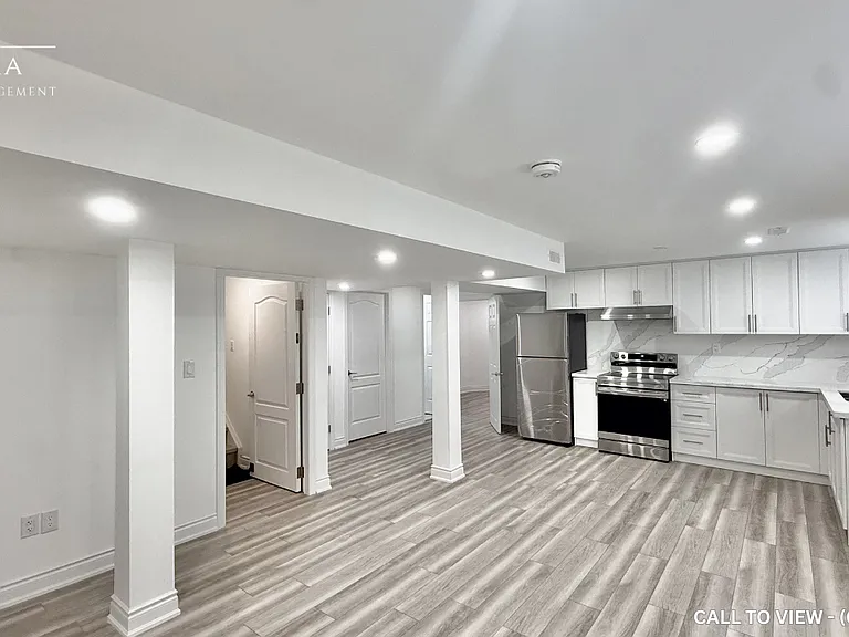 48 Temple West Cres #2 — Photo 1