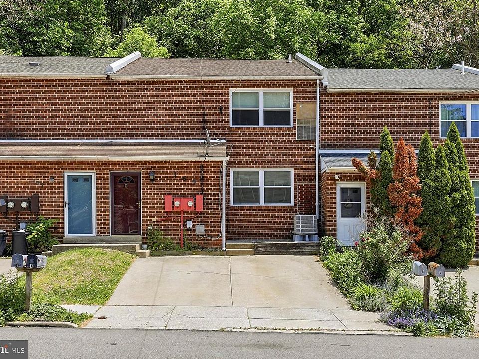 1st image of 165 Parker Ave