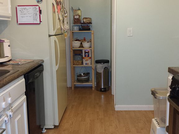 4th image of 122 Brookwood Ct #122