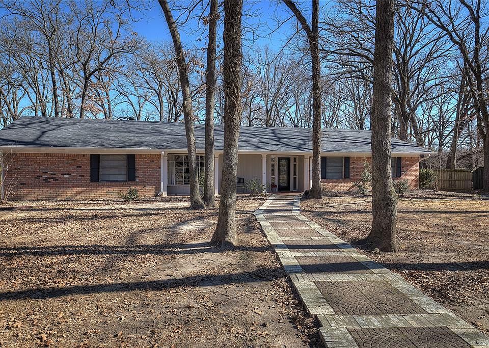 1st image of 337 Woodcrest Cir